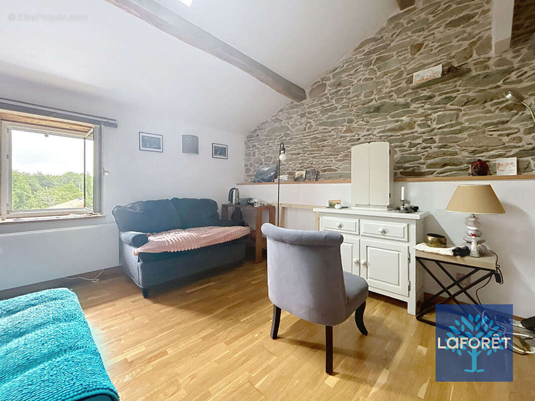 Maison à CHATEAU-GUIBERT