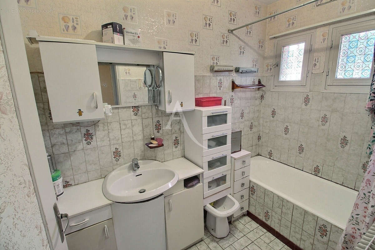 Villa de type f4 de 110 m² sur terrain  piscinable 3 faces de 312 m²  + garage - photo 9
