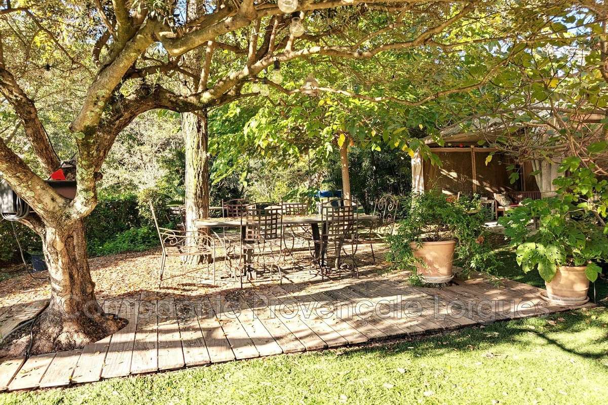 Maison à ENTRECASTEAUX