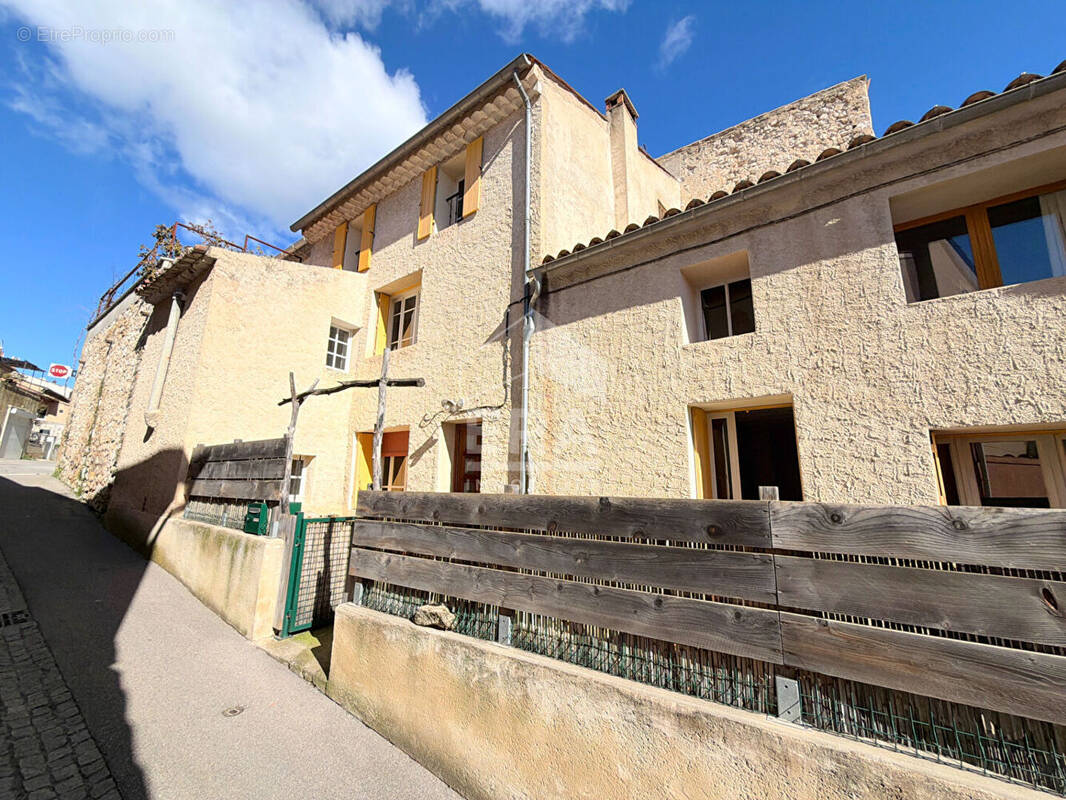 Maison à VILLELAURE