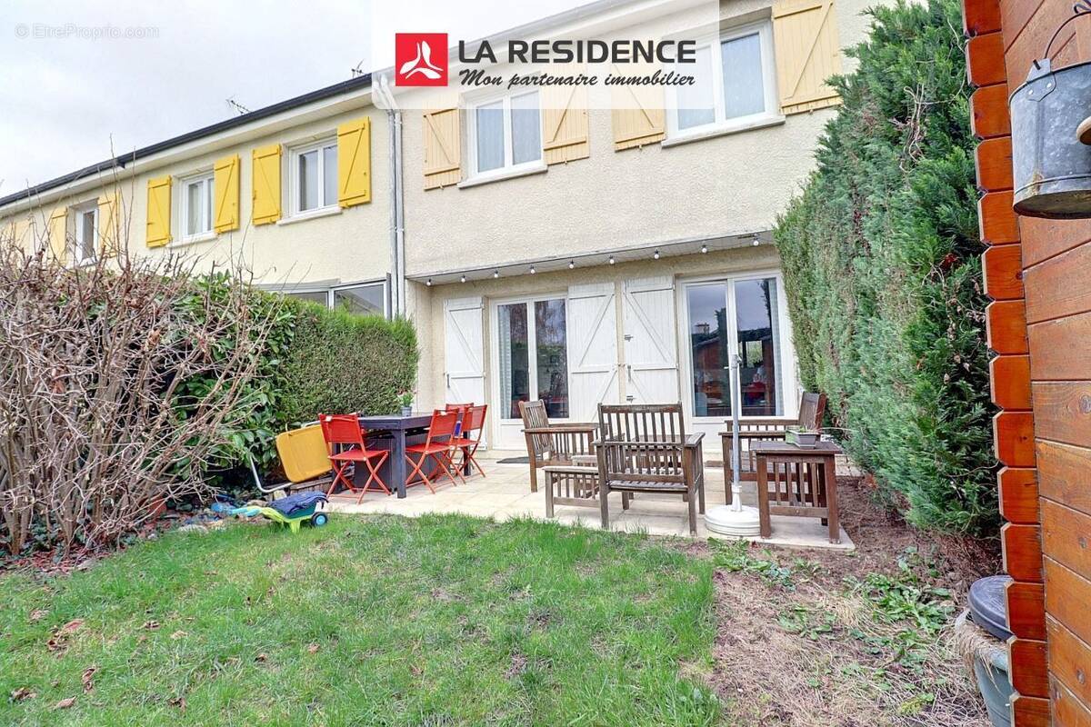 Maison à LE MESNIL-SAINT-DENIS