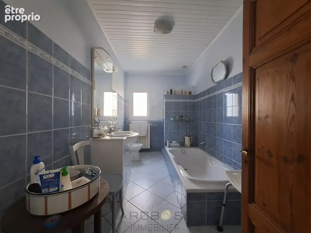 Maison de village 8 pièces, à pied des commerces, avec véranda, jardinet et grand  garage - photo 20