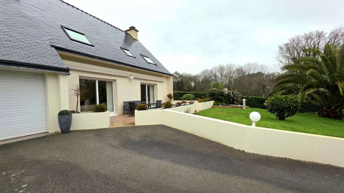 Maison à SAINT-AVE