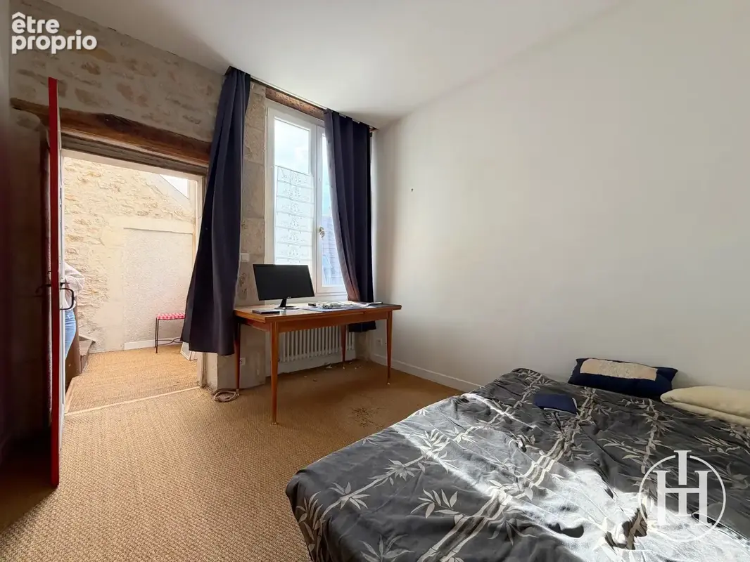 Ensemble de deux maisons au charme atypique, avec cours et dépendances. - photo 5
