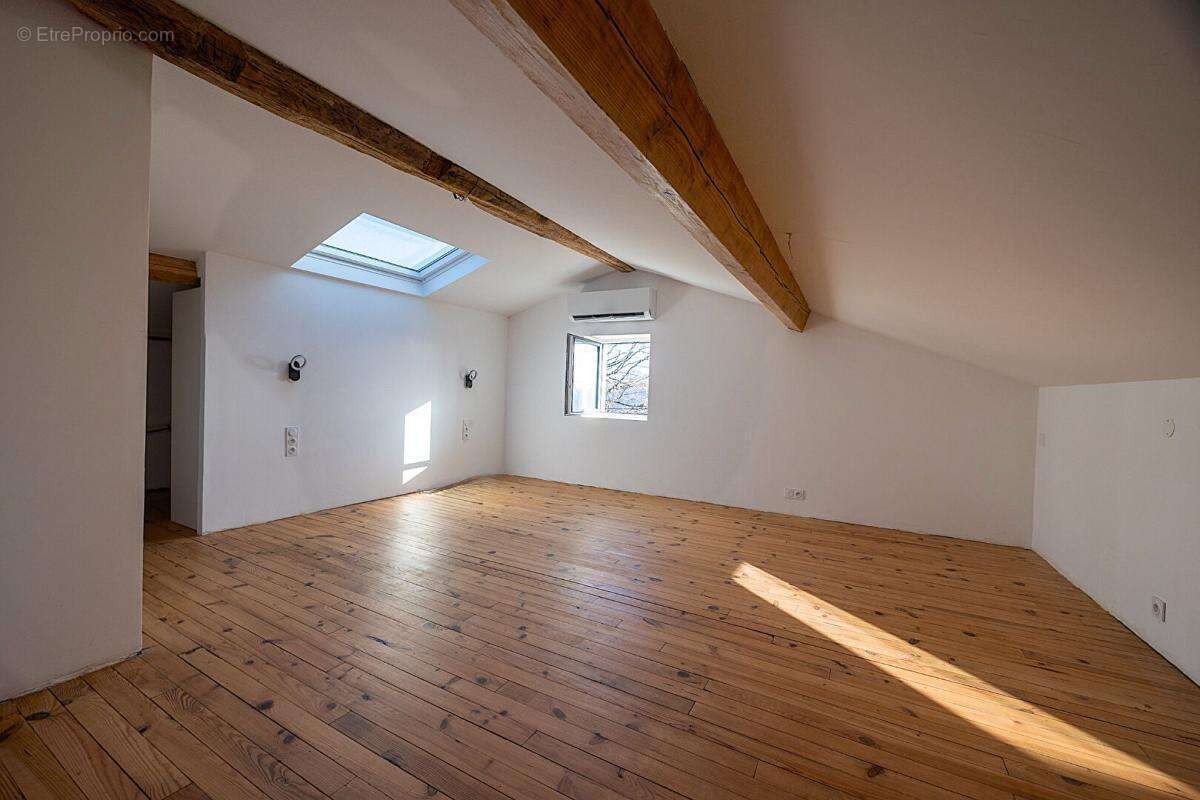 Corps de ferme sur 990 m² de terrain - photo 13