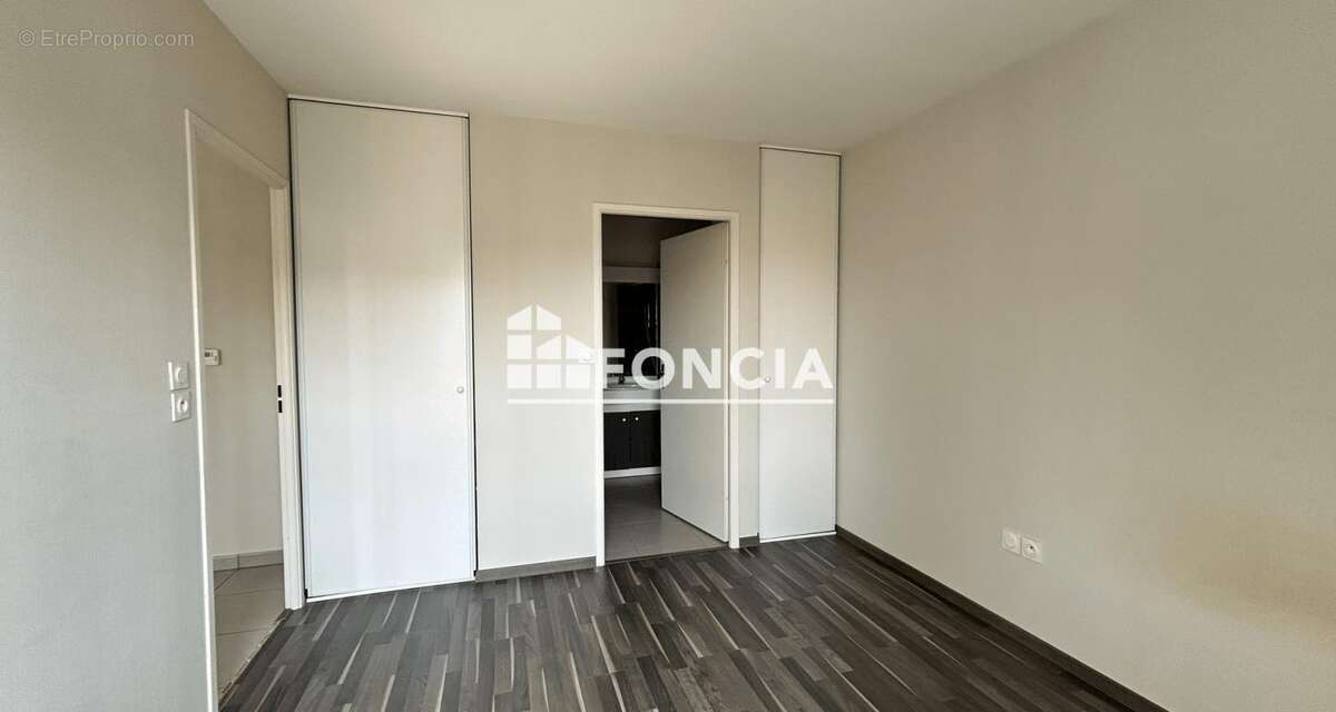 Superbe appartement, avec terrasse, une place de stationnement, proche des commodités, gare à proximité - photo 5