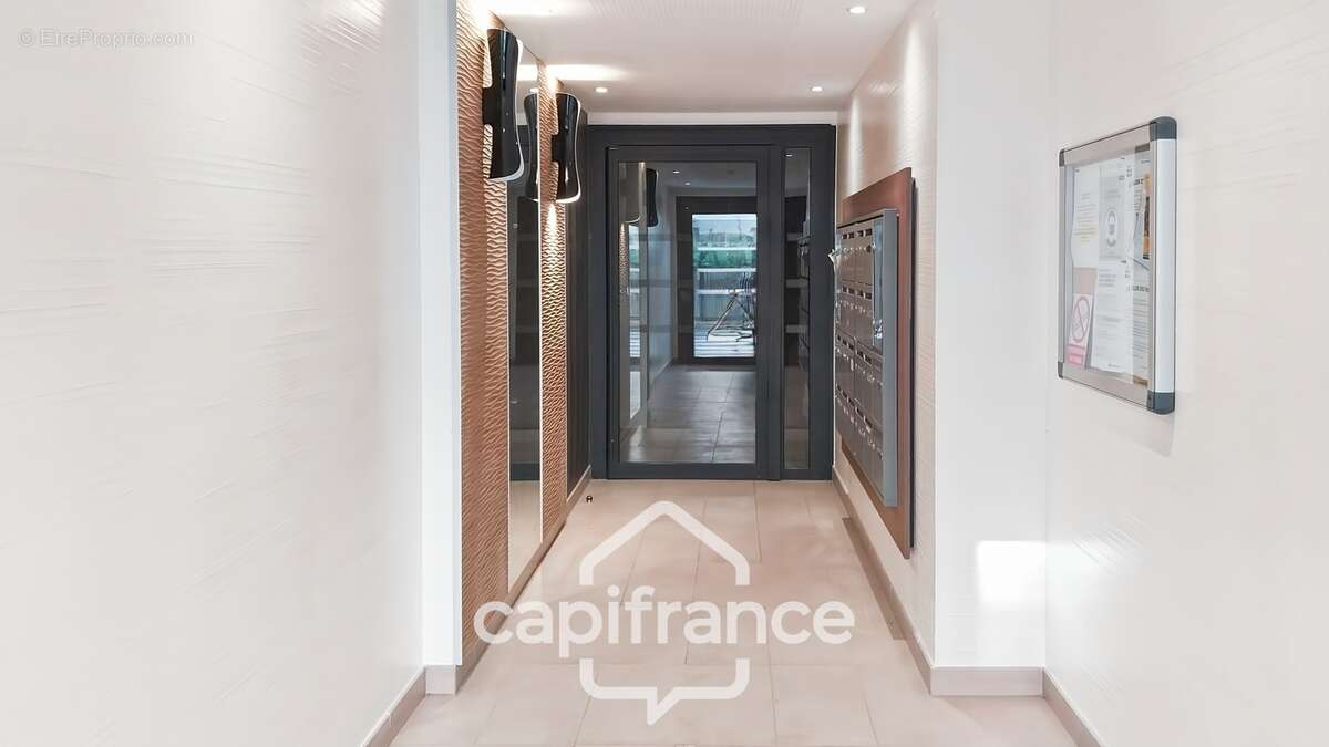 Pontault-Combault-Appartement 2 pièces-Très bon état- Résidence de 2017-Jardin-terrasse-Parking-lumineux-Bien agencé - photo 14