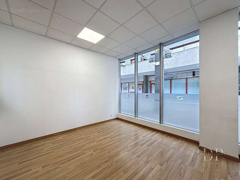Local bureaux de 184 m2 à vendre ANNEMASSE (74) - photo 8