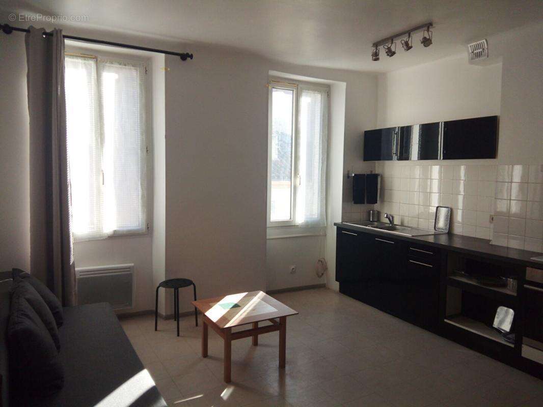 Appartement à MARSEILLE-4E