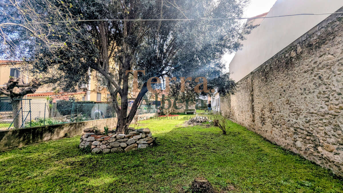 Authentique maison de village avec jardin constructible et beau potentiel - photo 2