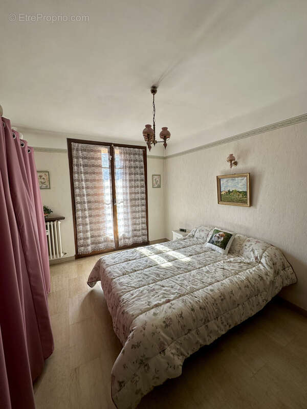 Appartement à MARSEILLE-3E