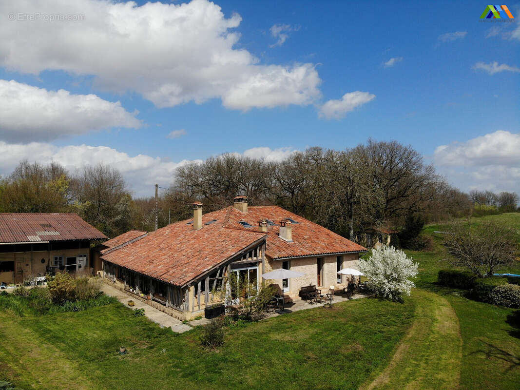 Maison 246 m² à Vic-Fezensac  - photo 2