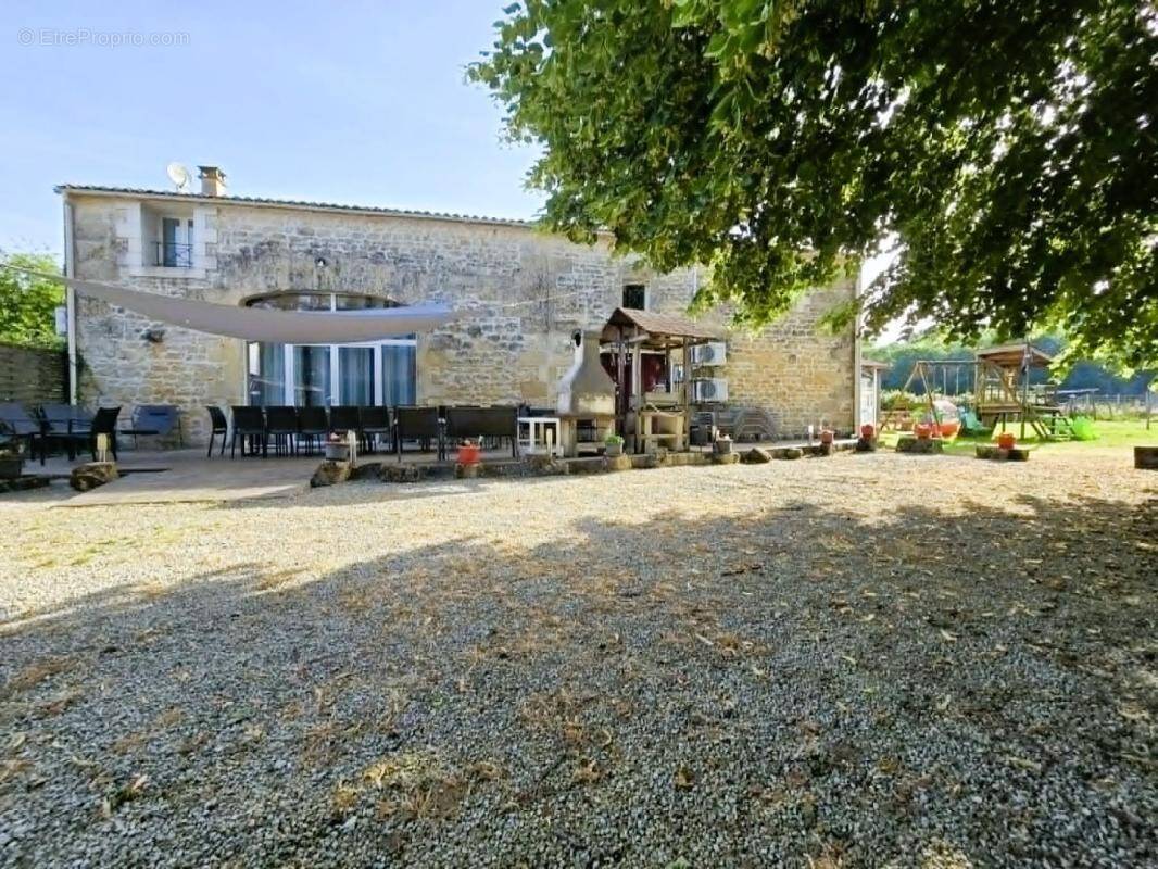Maison à SAINT-QUANTIN-DE-RANCANNE