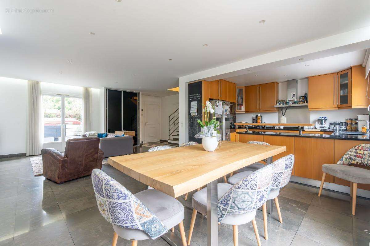 Maison à SAINT-MAUR-DES-FOSSES