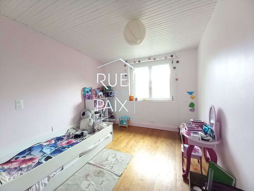 Maison à MONTS-SUR-GUESNES