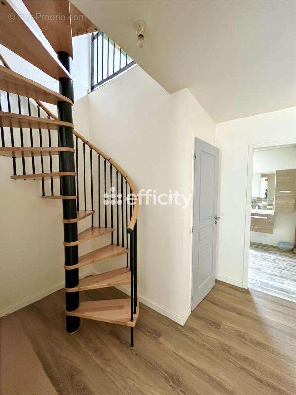 Maison 165 m² à Nanteuil-La-Fosse  - photo 8