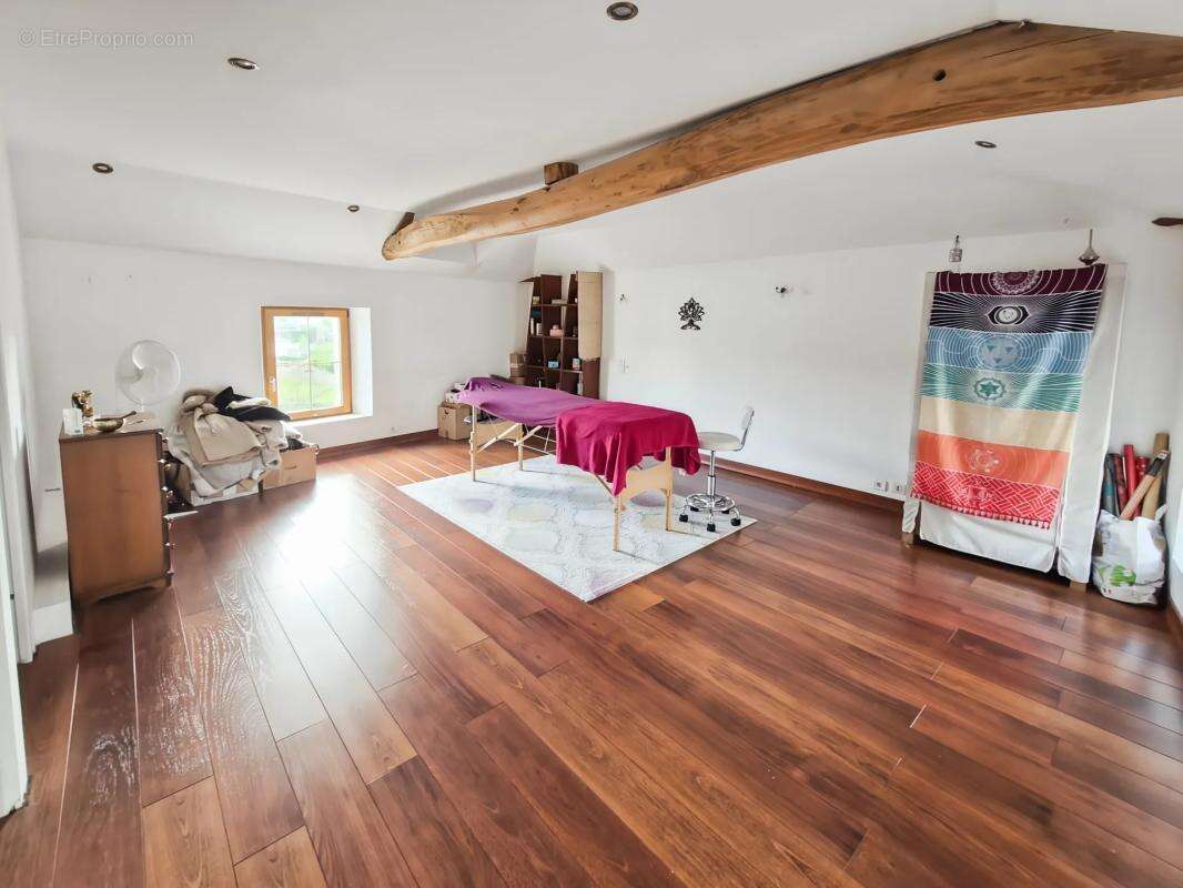 Maison à MONTREVAULT