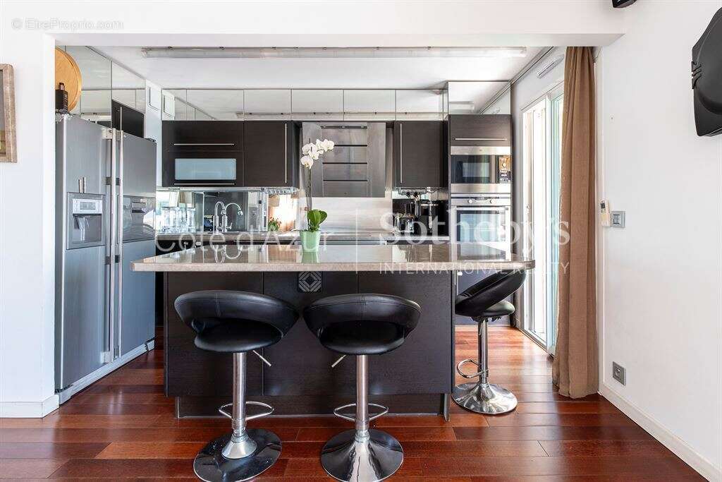 Appartement à SAINT-LAURENT-DU-VAR