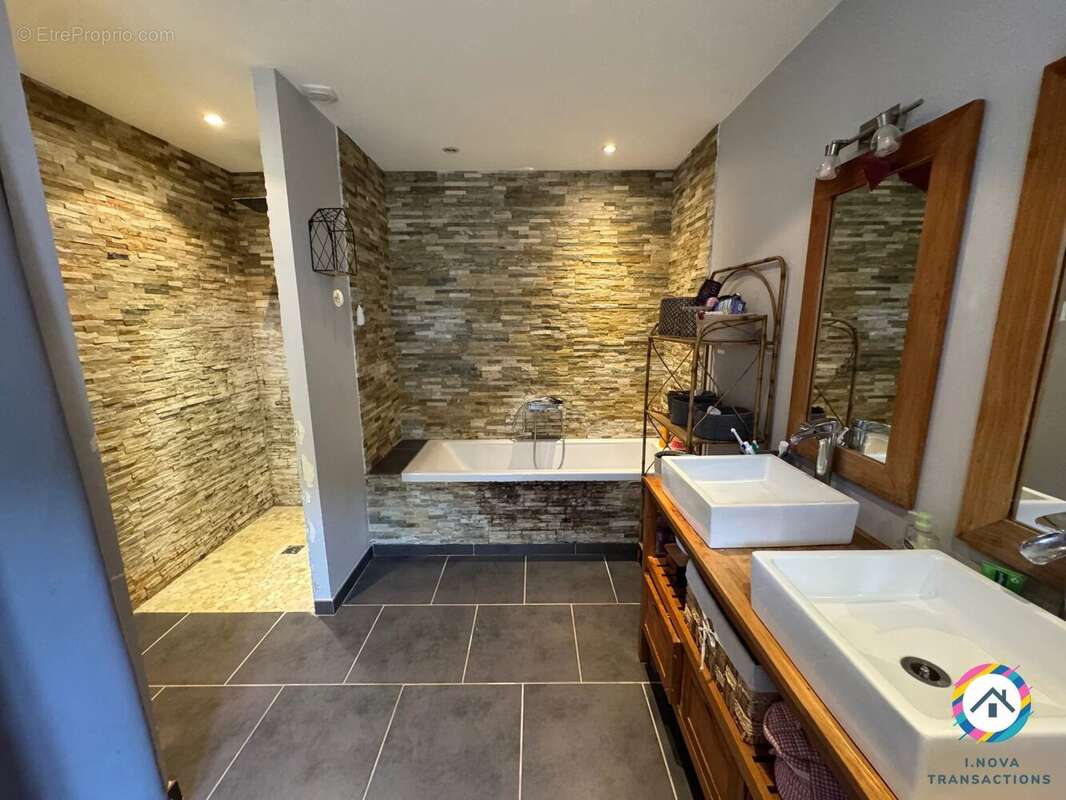 Maison à MONTMERLE-SUR-SAONE