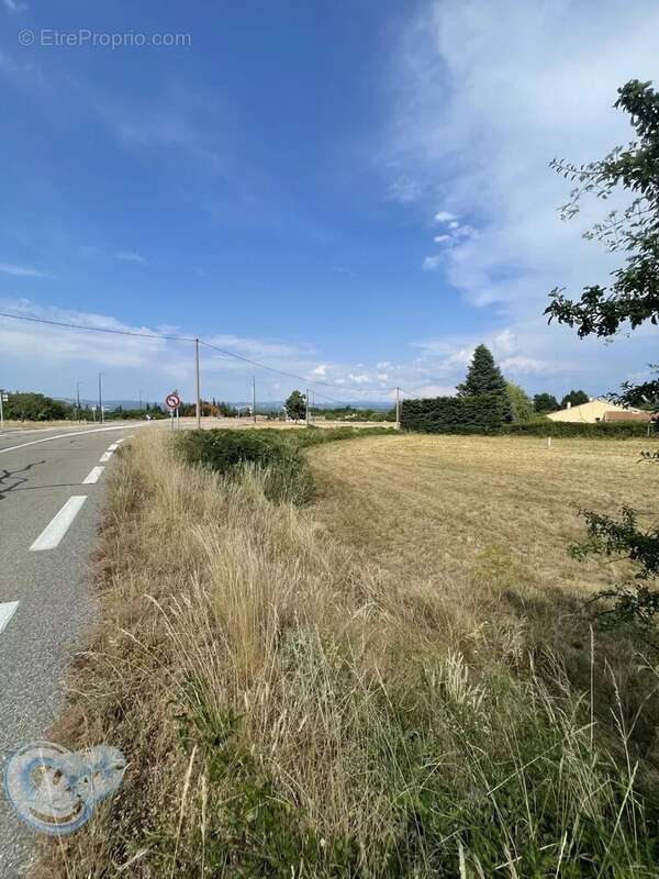 A vendre terrain constructible viabilisé de 800 m2 - Lot 3 - photo 3
