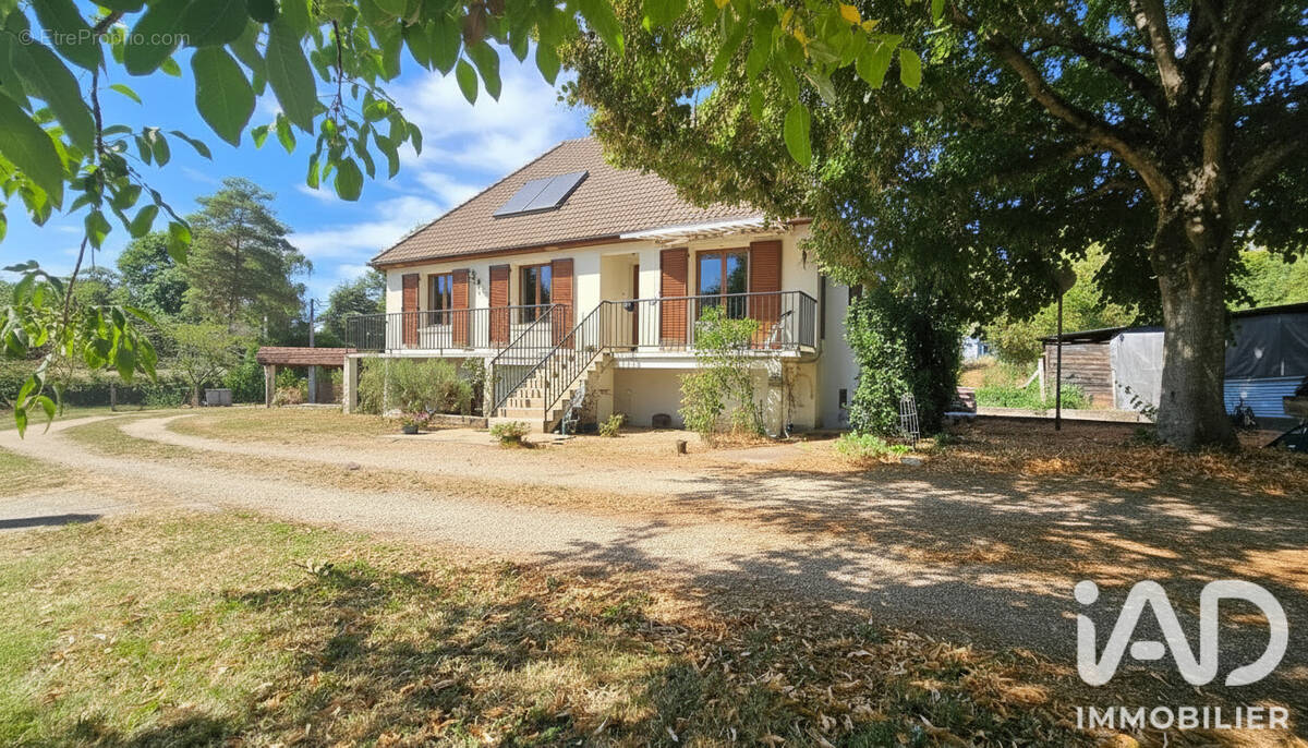 Maison 5 pièces 111 m² · à Letelon · 111 m² · 169 000 €