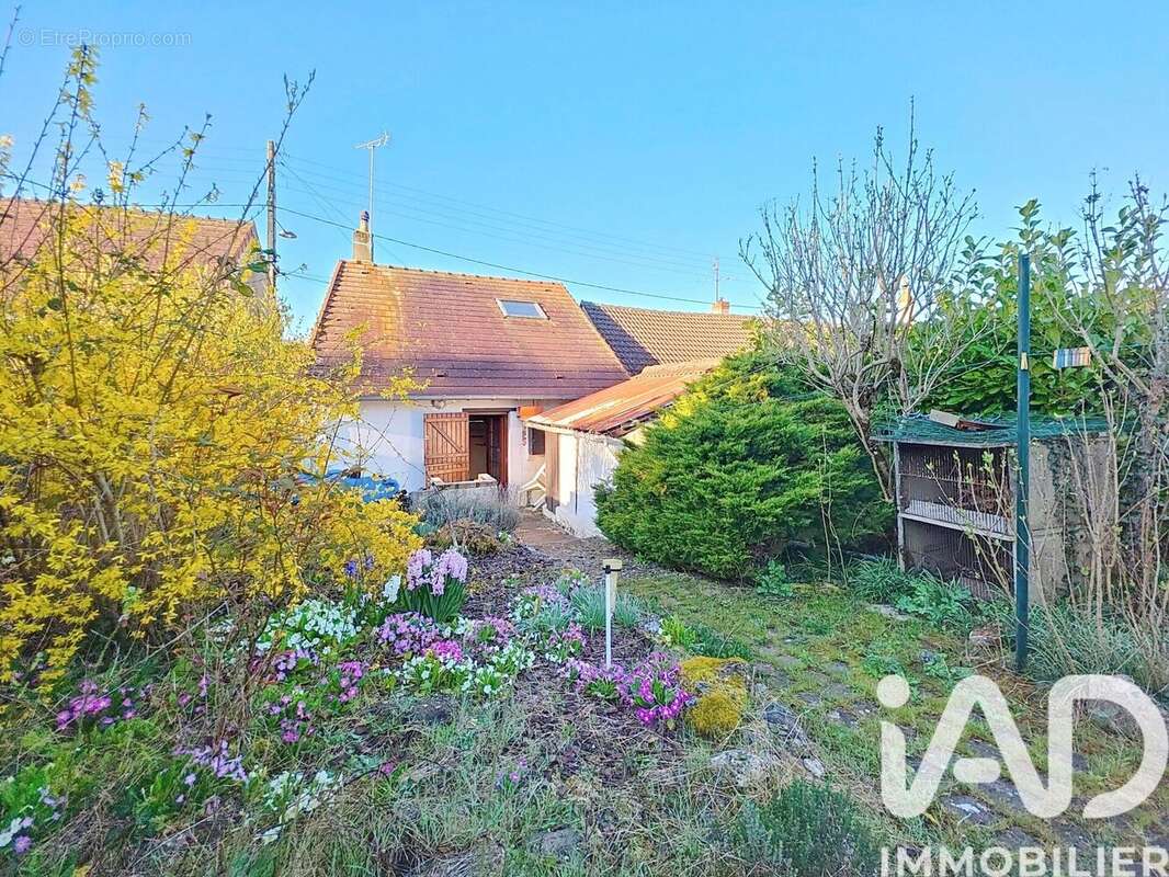 Maison 40 m² à Coullons  - photo 4
