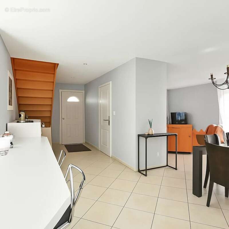 Maison à VILLIEU-LOYES-MOLLON