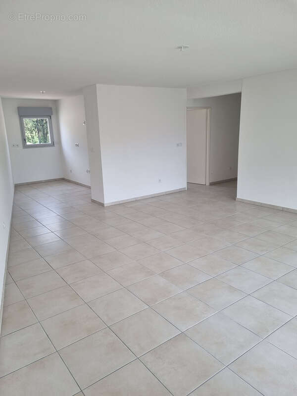 Appartement T4 de 86 m2 avec terrasse 17 m2 et garage , à Marsillargues - photo 2