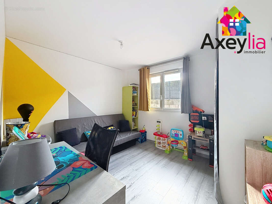 A vendre - noailly - maison de plain-pied et de 2020 avec cinq chambres, garage et terrain - photo 10