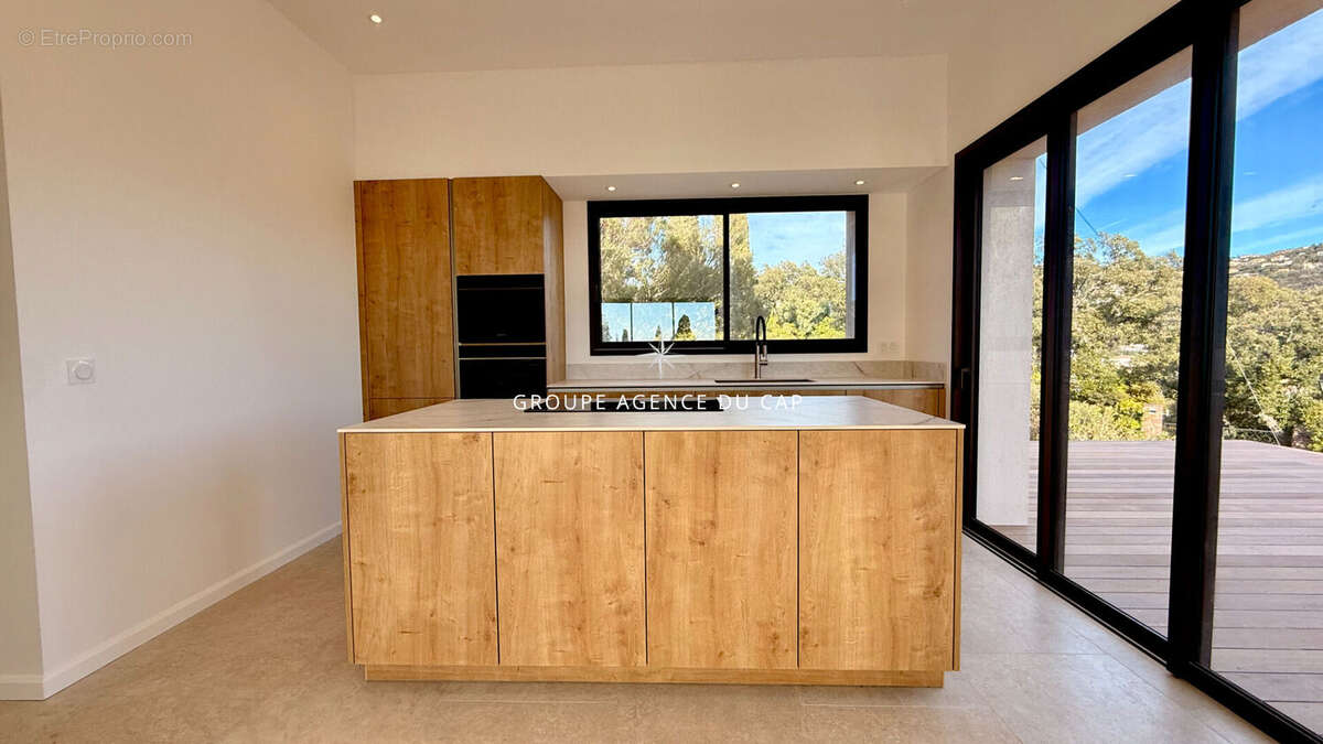 Maison à LES ISSAMBRES