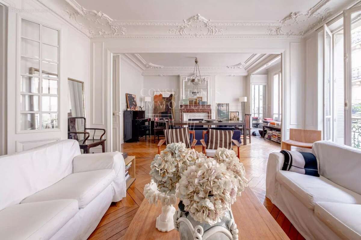 Appartement à PARIS-17E