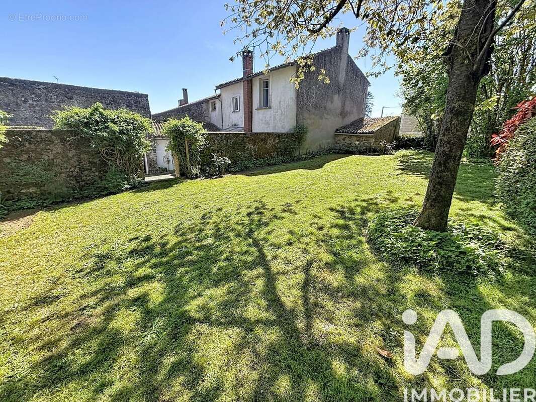 Photo 1 - Maison à CHATILLON-SUR-THOUET