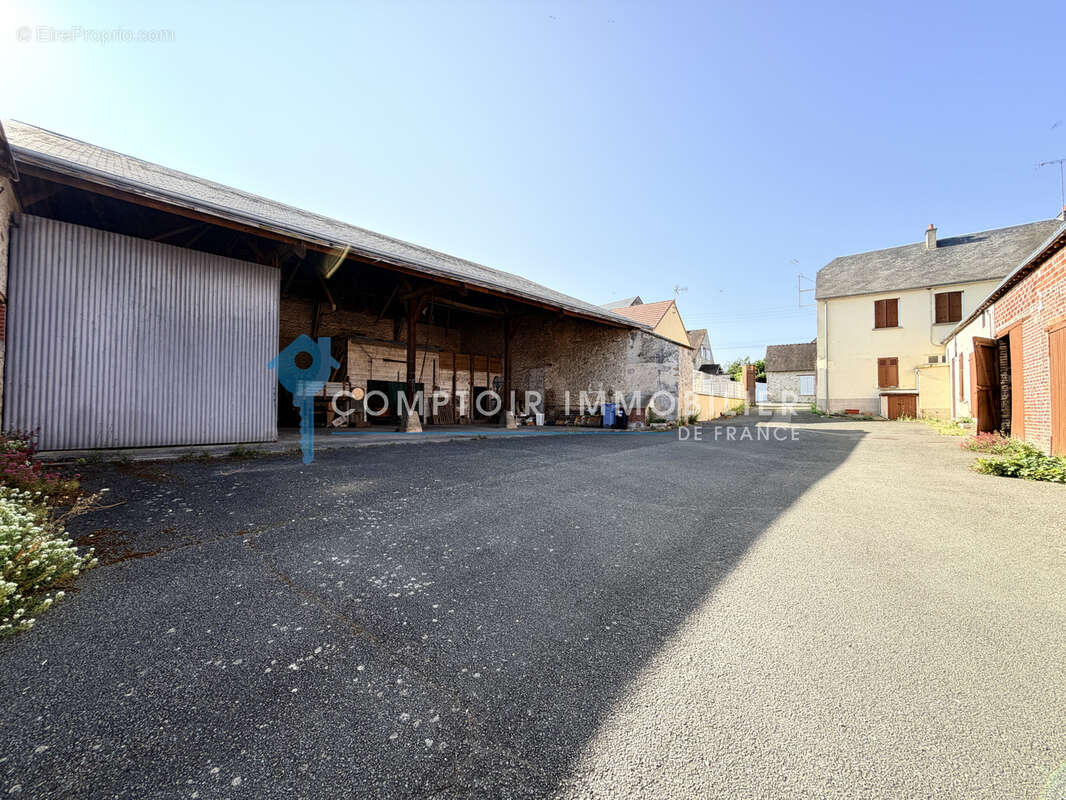 Maison 5 chambres avec dépendances et hangar - photo 17