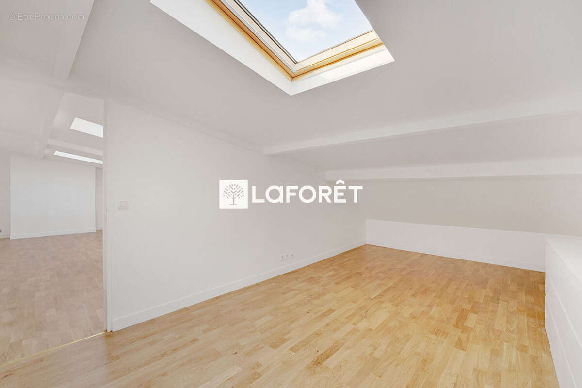 Appartement T5 atypique de 123m2 . Lumineux et calme au dernier étage d'une jolie copropriété. - photo 7