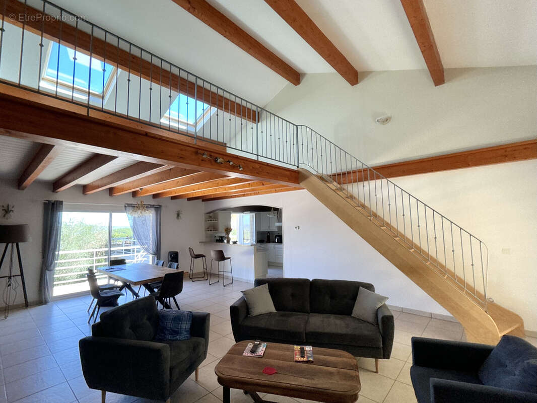 Maison avec piscine et vue exceptionnelle sur la campagne - photo 9