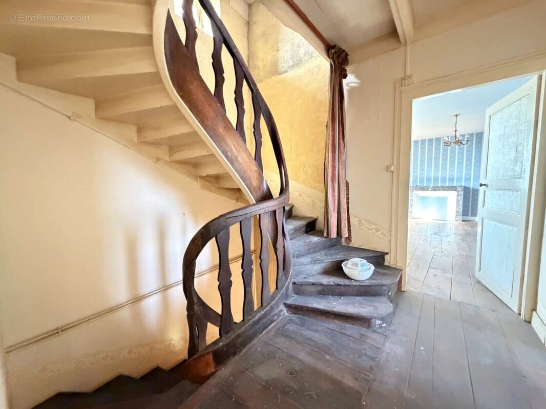 Maison à COURCOME