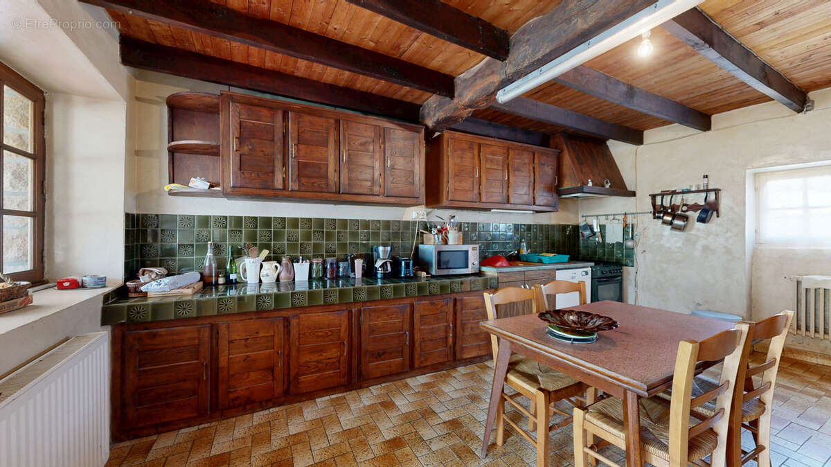 Longère de 146m2 avec dépendances sur 2 hectares. - photo 7