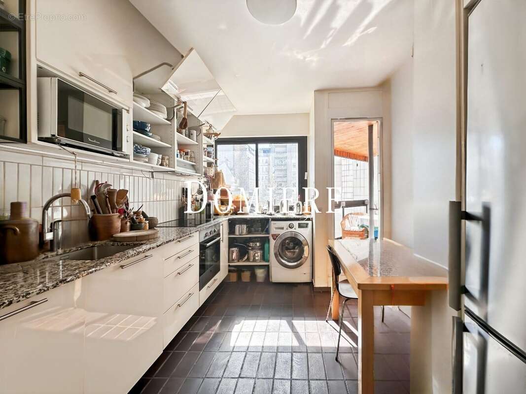 Cuisine photographiée en mars 2025 - Appartement à PARIS-17E