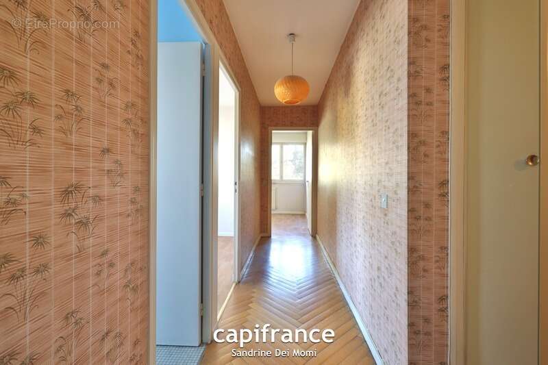 SAINTE FOY LES LYON - Bd de l'Europe- Appartement T3 de 68m² avec balcon, place de stationnement extérieure et cave - photo 21