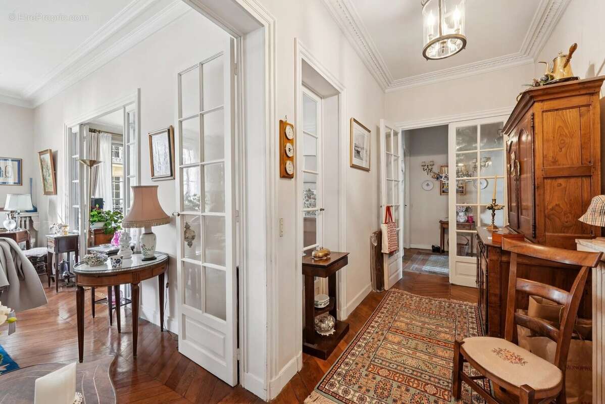 Appartement à NEUILLY-SUR-SEINE