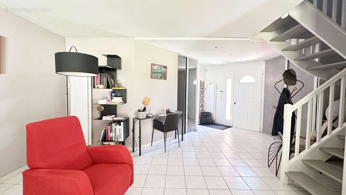 CAPBRETON  Quartier Les Vignes  Villa contemporaine avec piscine, grand jardin et dépendance - photo 9