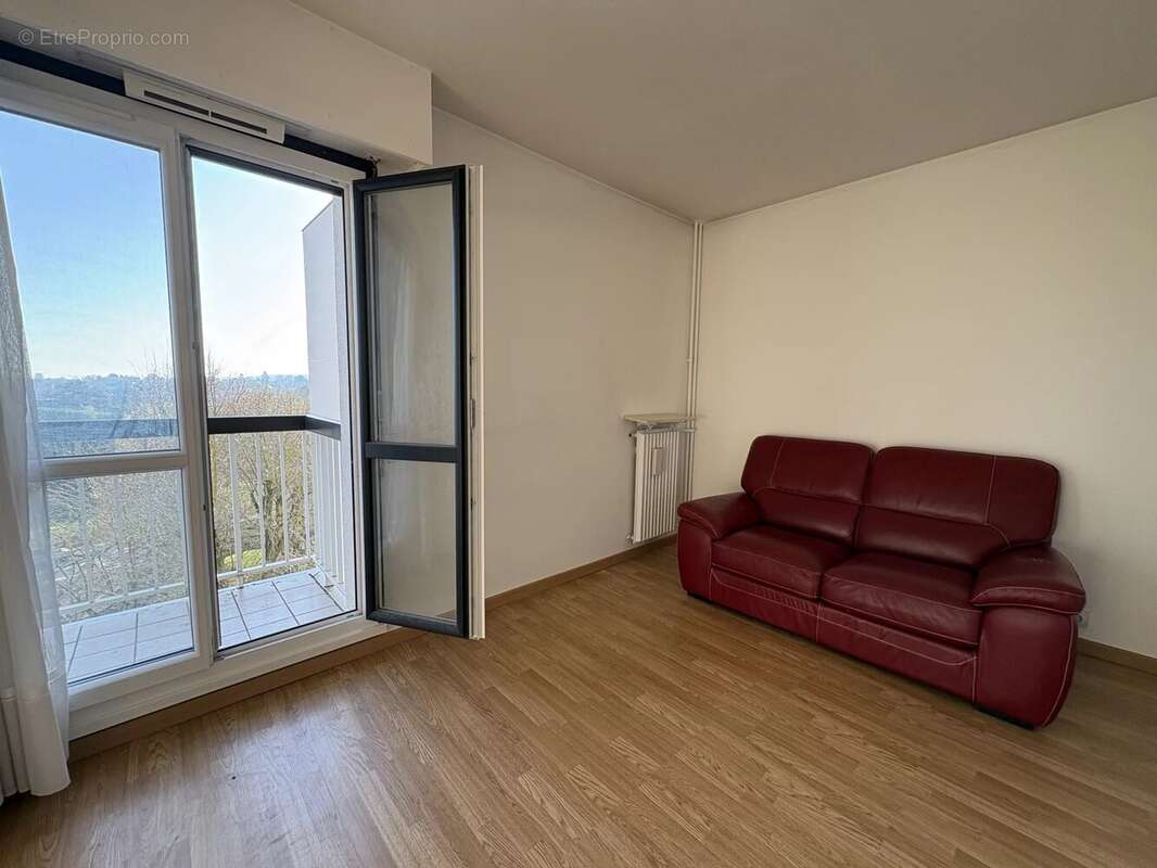 Appartement à LES CLAYES-SOUS-BOIS