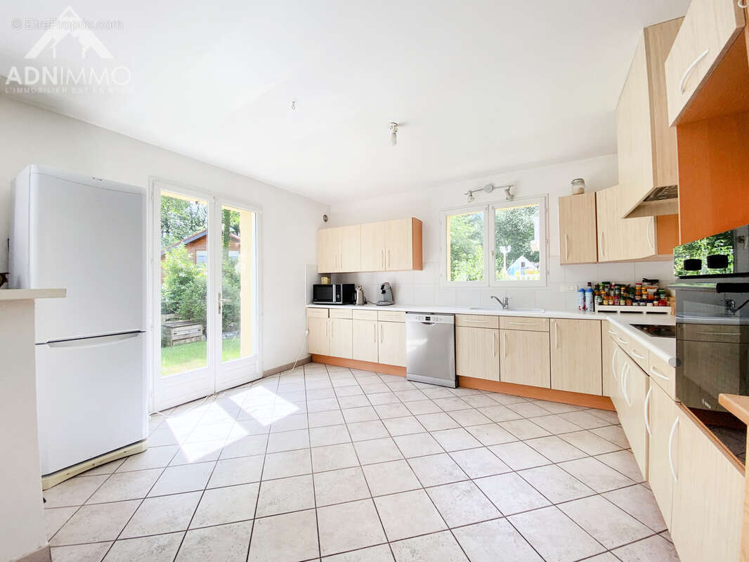 Maison à SAINT-GENIS-POUILLY