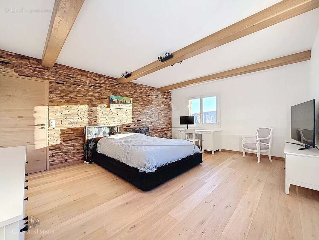 Maison à TOURRETTES-SUR-LOUP