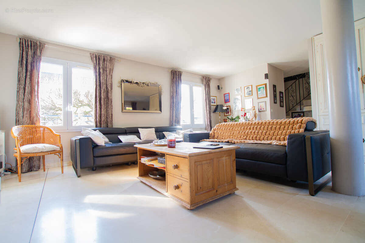 Maison à VILLENEUVE-LE-ROI