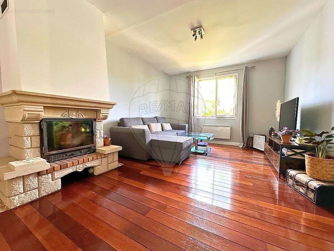 Maison à MONTREUIL-AUX-LIONS