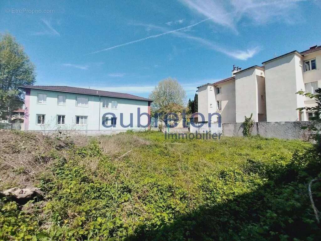 Terrain à LE PONT-DE-CLAIX