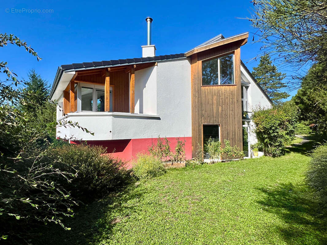 Maison à CEYRAT