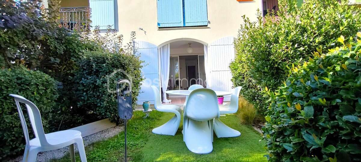 Magnifique appartement de 36 m2 sur le Golf de Pont-Royal, avec un jardin et une place de parking privée - photo 2