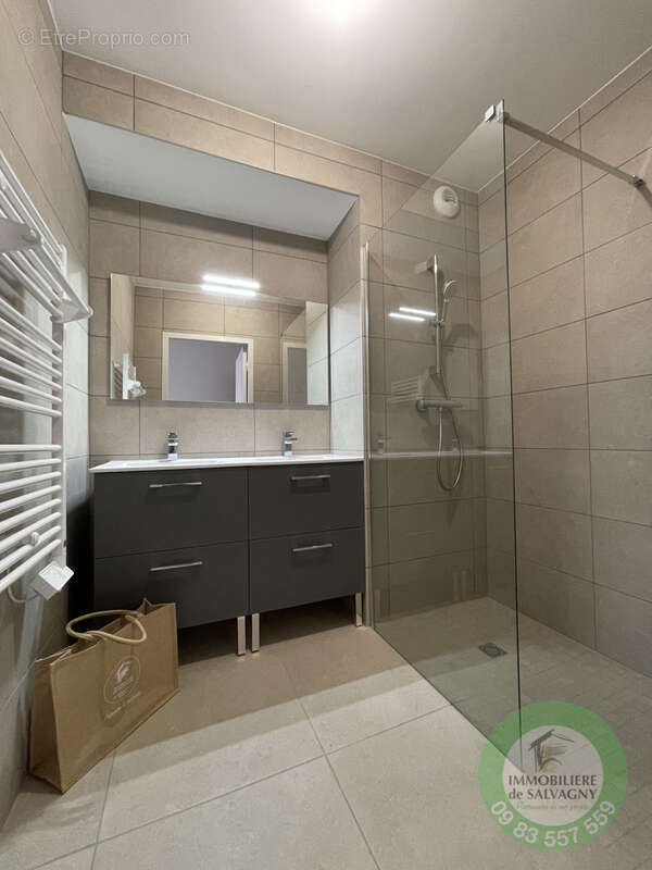 Appartement à LA TOUR-DE-SALVAGNY
